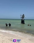 “Duelo de titanes”, estatua de Poseído causa polémica en Puerto Progreso ante la llegada del Huracán Beryl.