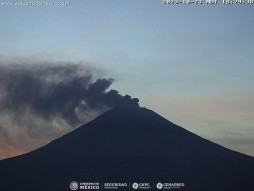 En alerta la CDMX por caída de ceniza del volcán Popocatépetl