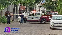 Encuentran vehículo con cuerpo en colonia Aralias.