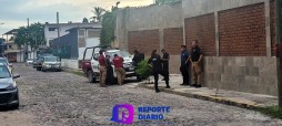 Hallan a hombre sin vida en un vehículo en la colonia Valentín Gómez Farías.