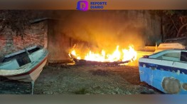 Incendio de lancha en Colonia Villa las Flores desencadena operativo de emergencia