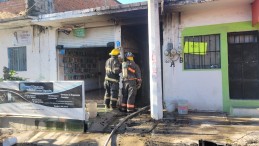 Incendio en vivienda de la colonia Villa de Guadalupe moviliza a bomberos y paramédicos