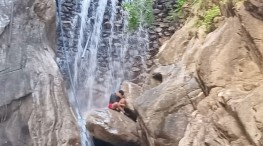Joven rescatado tras caer 8 metros en cascadas de Palo María