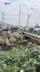 Se desploma un puente peatonal frente al Panteón de los Rosales