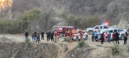 Vuelca una camioneta a un Barranco  a la altura del mirador rumbo a La Palapa.