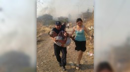Conmueve a Chiapas policía que salvó a anciana en un incendio