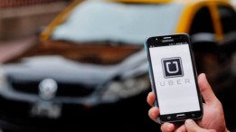 Hackers roban datos de 57 millones de clientes y choferes de Uber