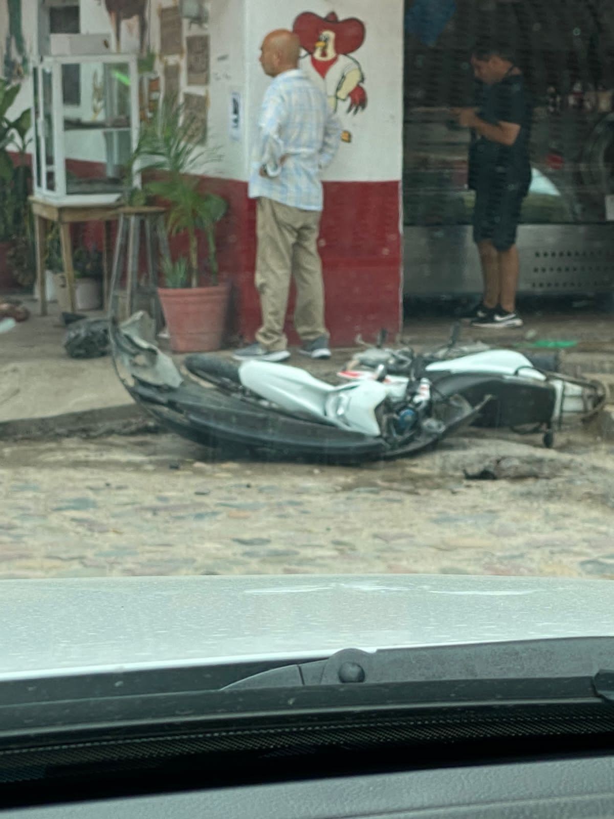 Le destrozan la pierna a motociclista | Reporte Diario Vallarta